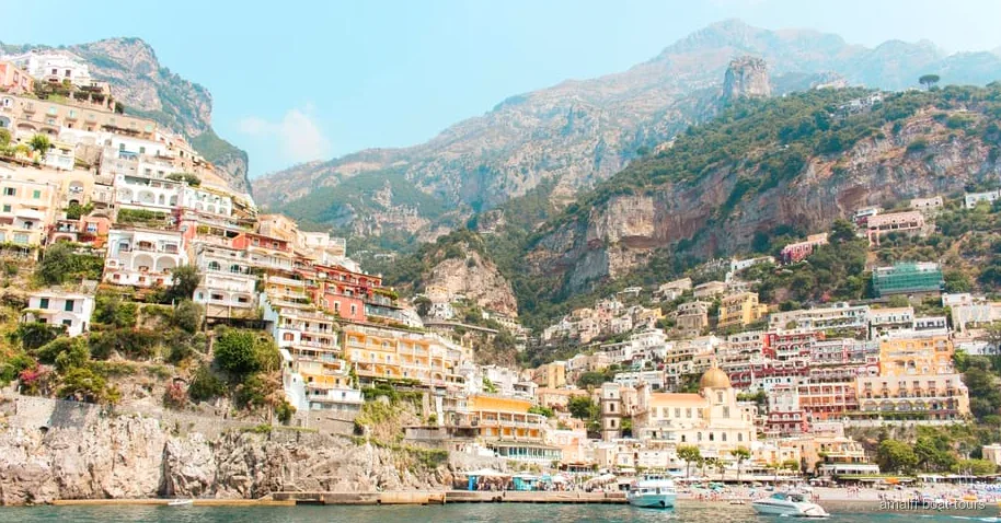 Tour in barca da Praiano in passaggio davanti al Fiordo di Furore sulla Costiera Amalfitana